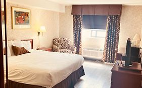 Lexington Inn & Suites Windsor on Canada